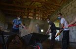 Uczestnicy programu Liga NGOs pomagają w budowie hospicjum we Włodawie (zdjęcie 2)