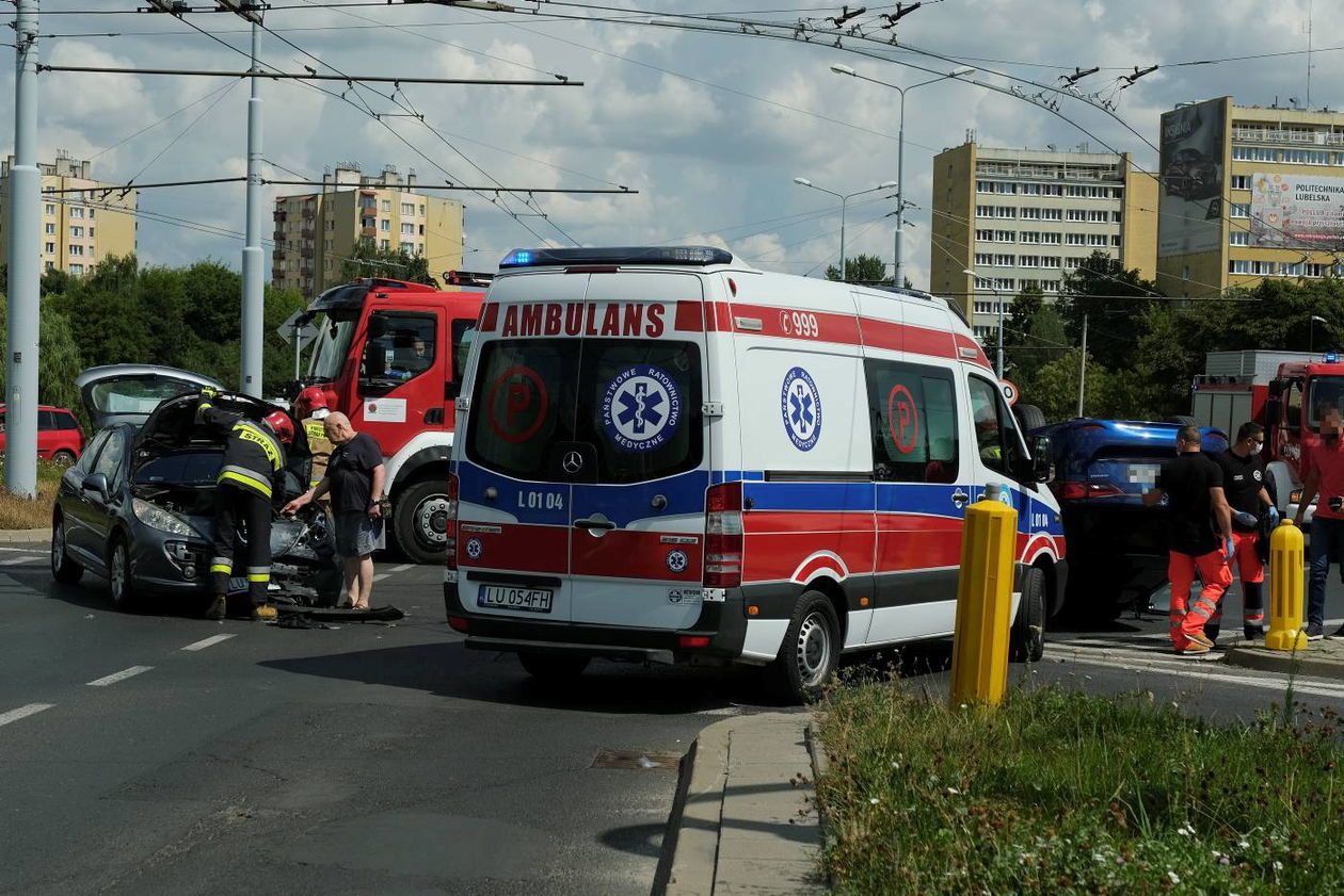  Dachowanie toyoty na ul. Nadbystrzyckiej (zdjęcie 1) - Autor: Maciej Kaczanowski