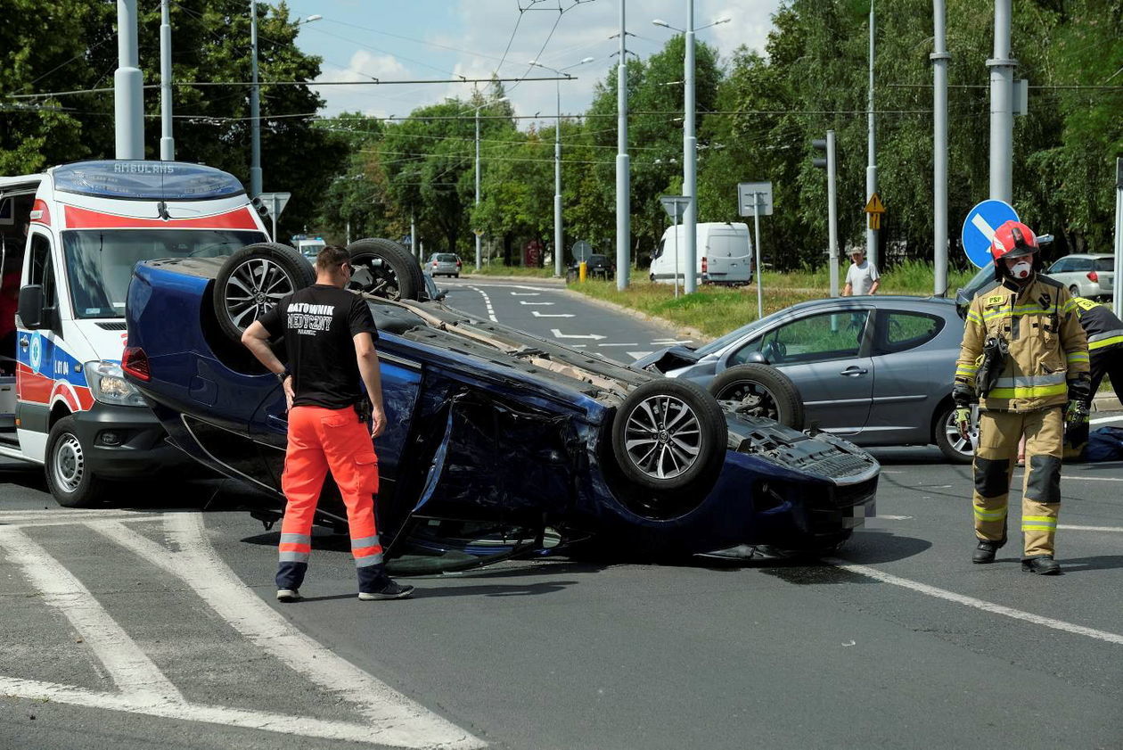  Dachowanie toyoty na ul. Nadbystrzyckiej (zdjęcie 1) - Autor: Maciej Kaczanowski