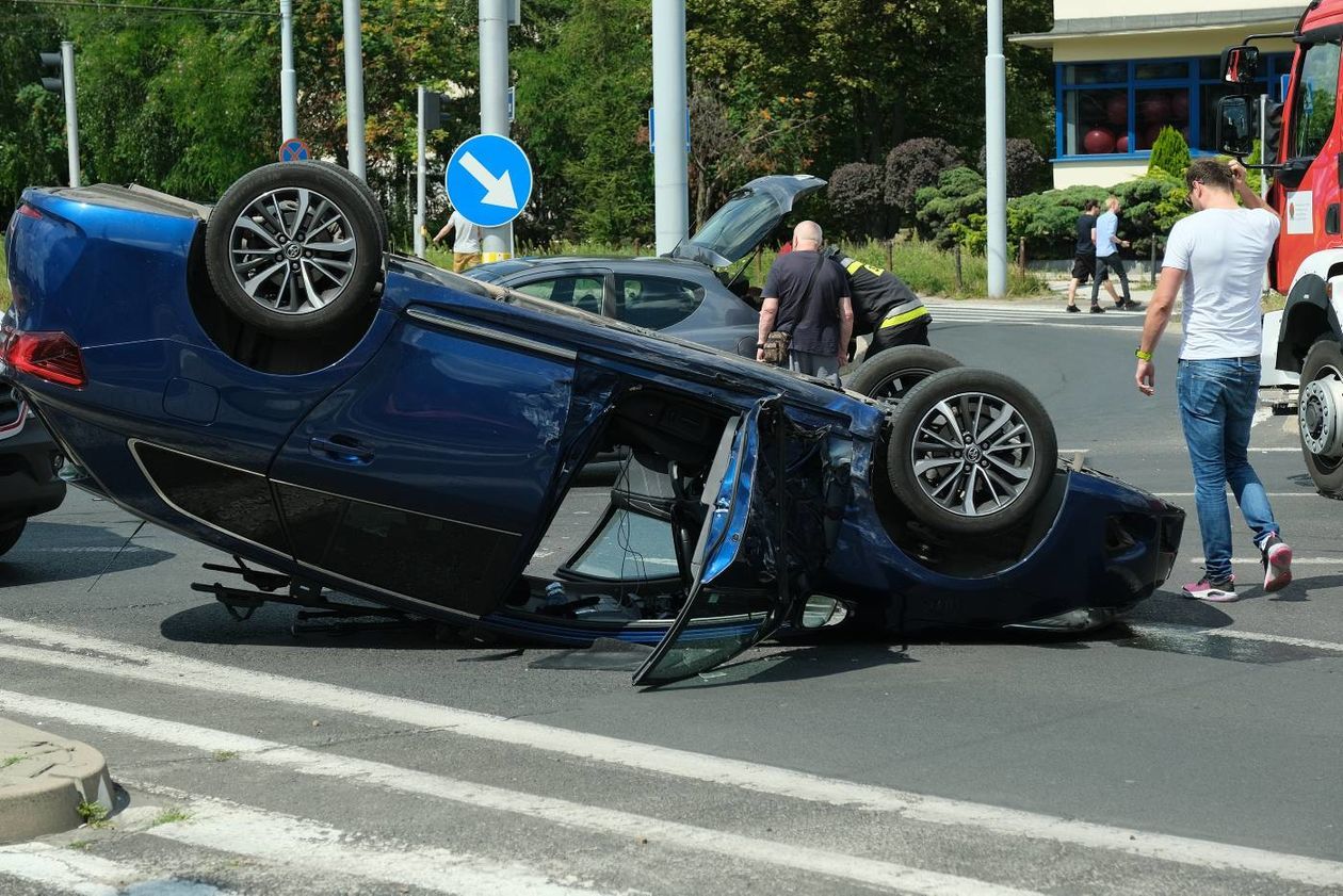 Dachowanie toyoty na ul. Nadbystrzyckiej