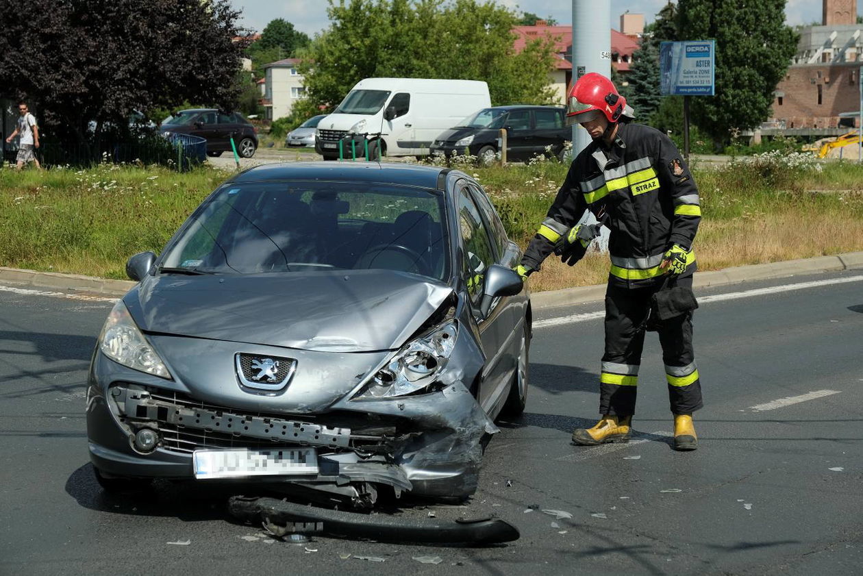  Dachowanie toyoty na ul. Nadbystrzyckiej (zdjęcie 1) - Autor: Maciej Kaczanowski