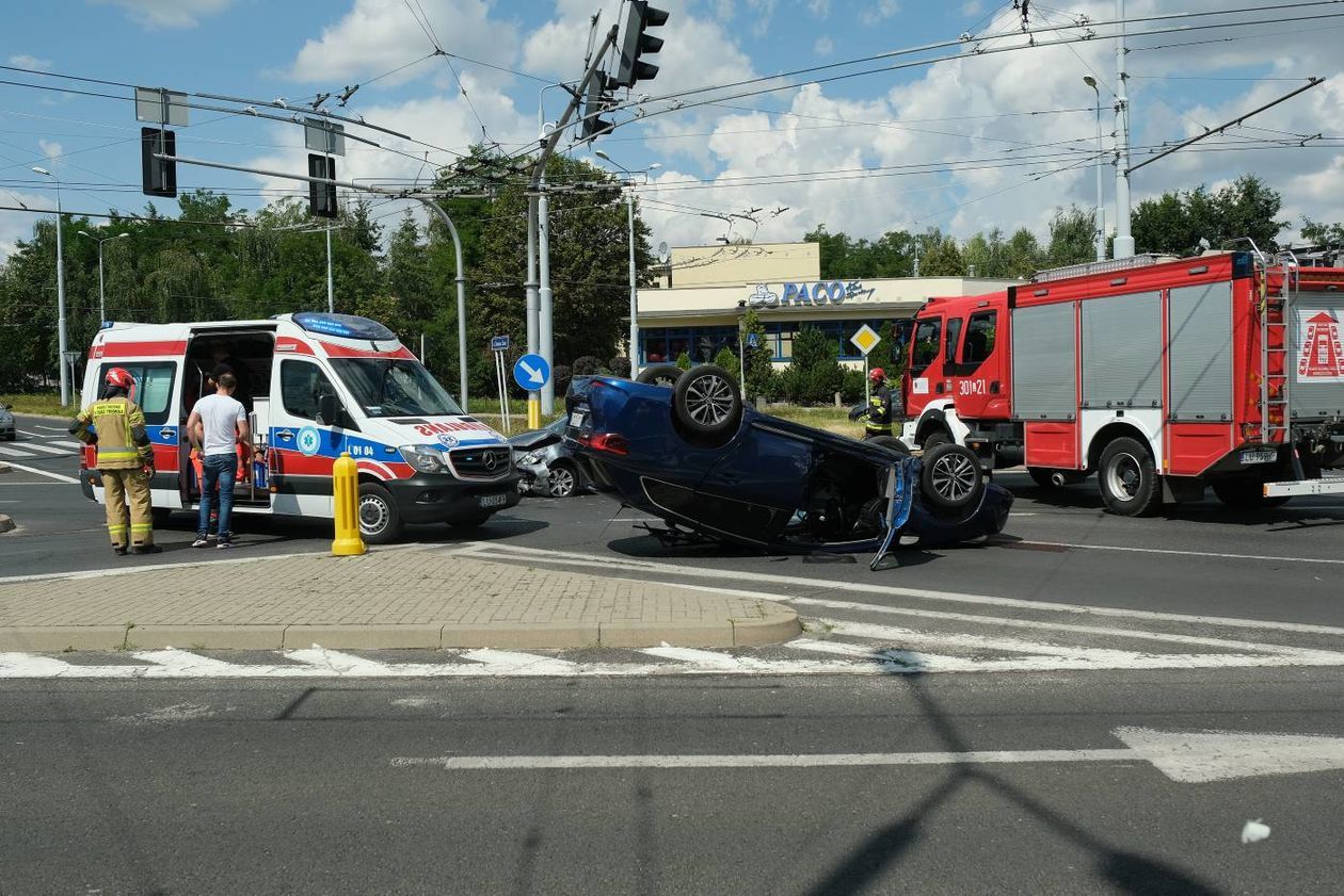  Dachowanie toyoty na ul. Nadbystrzyckiej (zdjęcie 1) - Autor: Maciej Kaczanowski