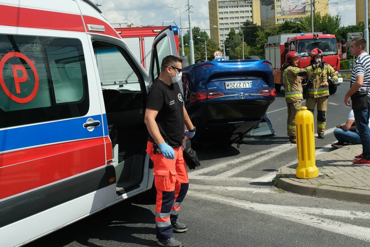  Dachowanie toyoty na ul. Nadbystrzyckiej (zdjęcie 1) - Autor: Maciej Kaczanowski