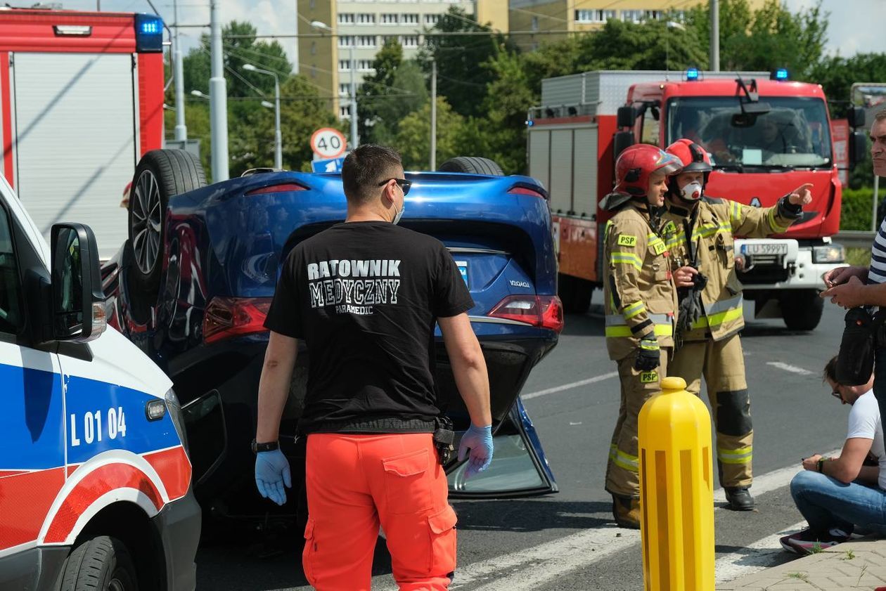 Dachowanie toyoty na ul. Nadbystrzyckiej (zdjęcie 1) - Autor: Maciej Kaczanowski