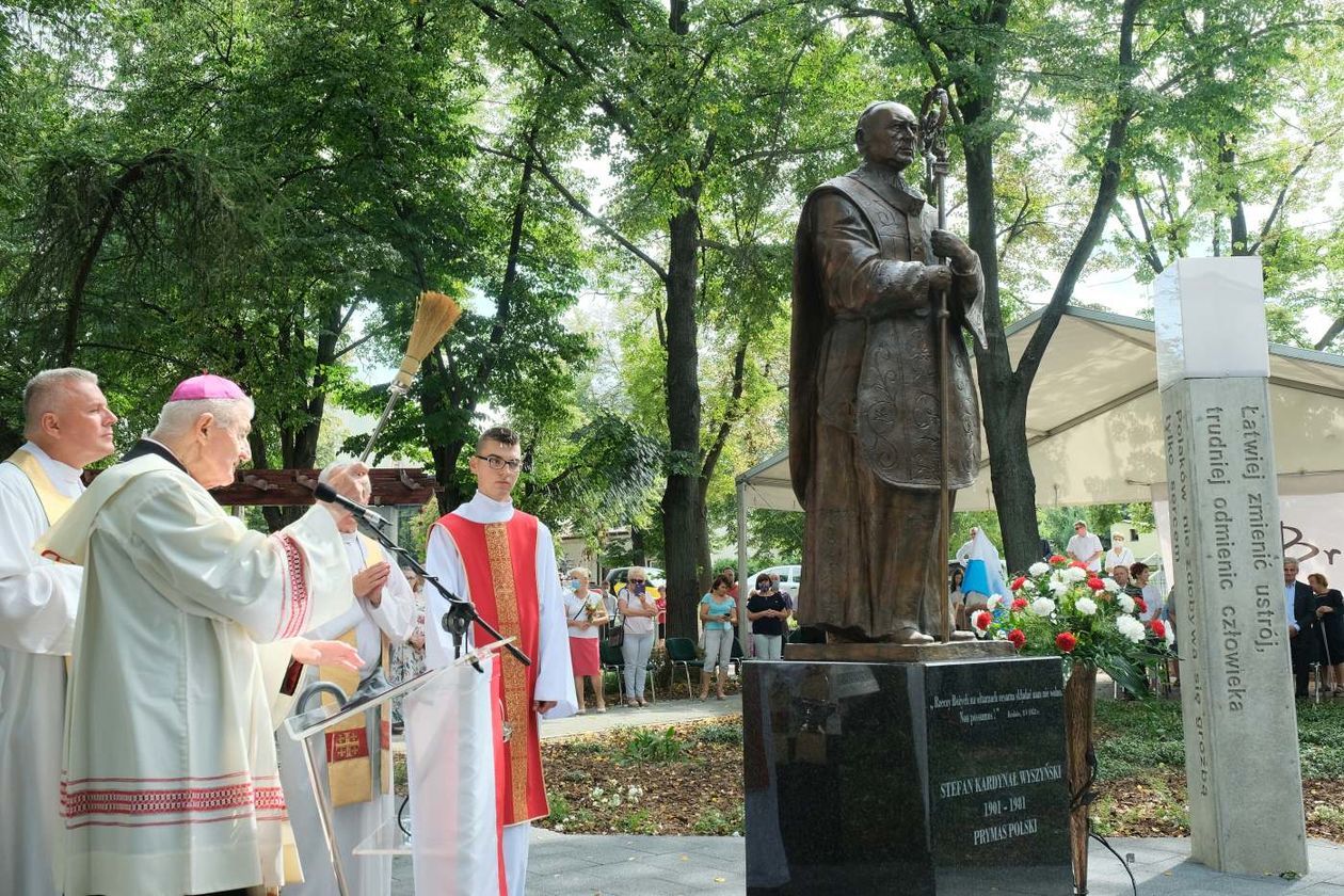  Odsłonięcie pomnika kardynała Stefana Wyszyńskiego na Bronowicach (zdjęcie 1) - Autor: Maciej Kaczanowski