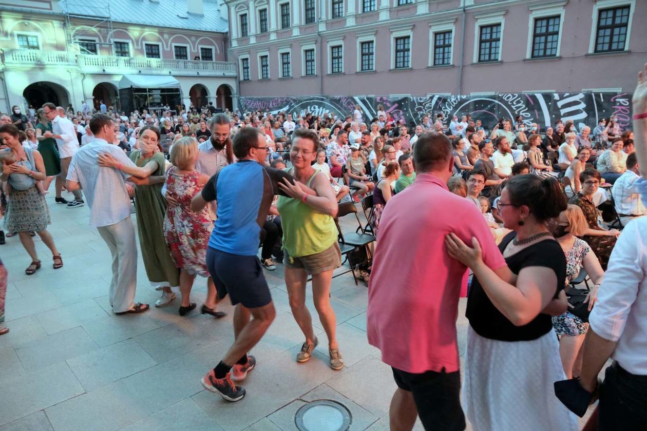  Orkiestra Jarmarku Jagiellońskiego, Kapela Maliszów,  koncert re:tradycja z Reni Jusis (zdjęcie 1) - Autor: Maciej Kaczanowski