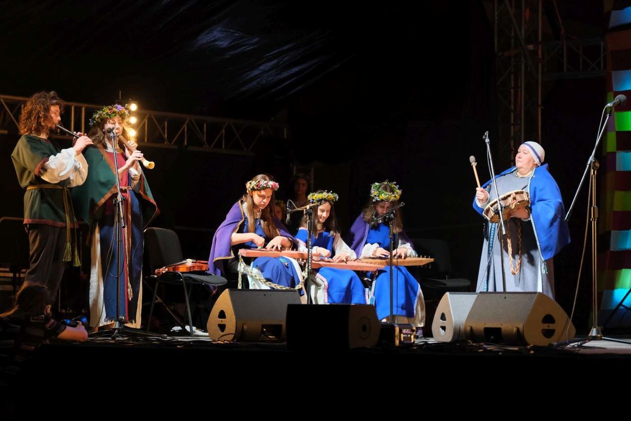  Orkiestra Jarmarku Jagiellońskiego, Kapela Maliszów,  koncert re:tradycja z Reni Jusis (zdjęcie 1) - Autor: Maciej Kaczanowski