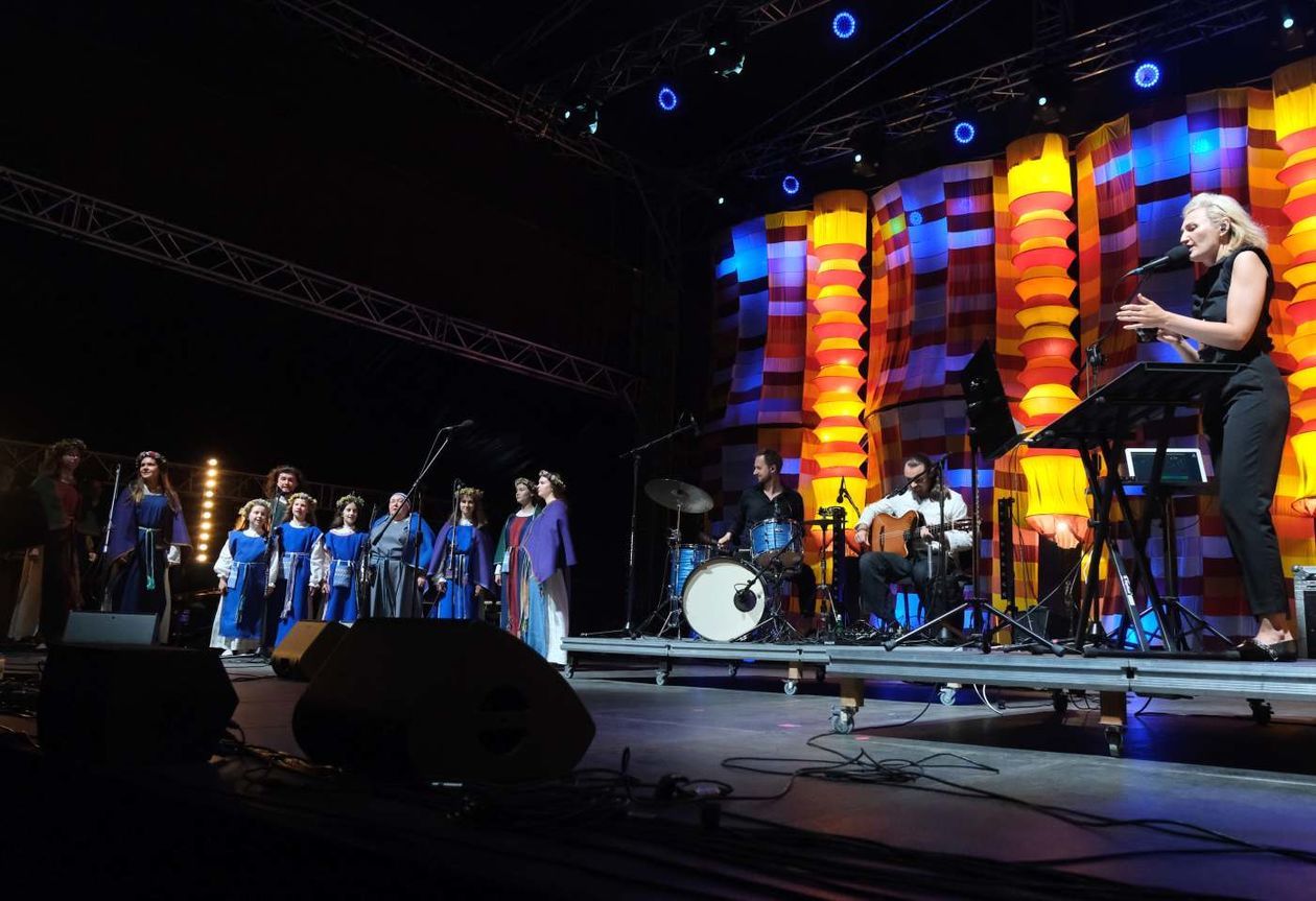  Orkiestra Jarmarku Jagiellońskiego, Kapela Maliszów,  koncert re:tradycja z Reni Jusis (zdjęcie 1) - Autor: Maciej Kaczanowski