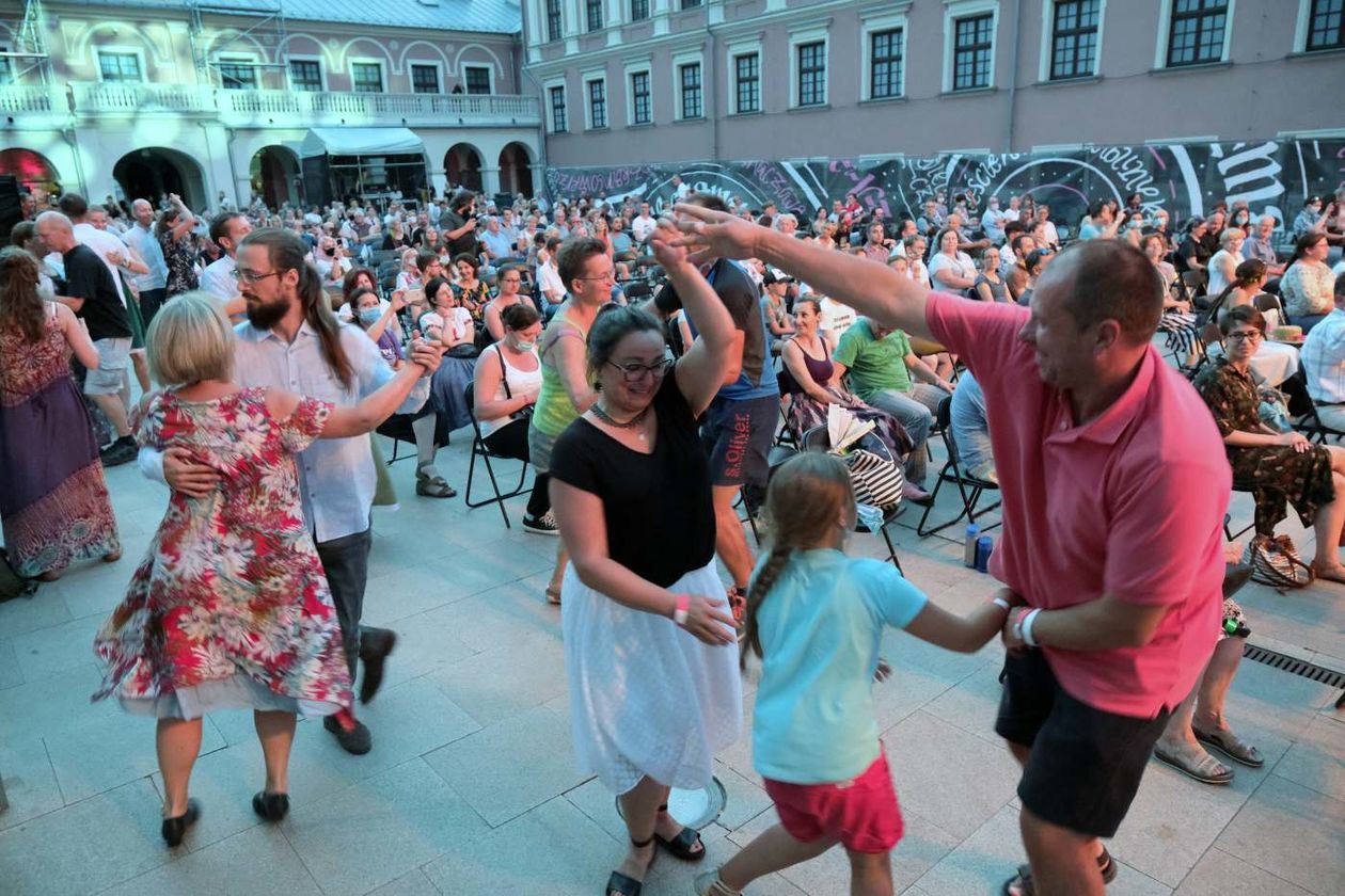  Orkiestra Jarmarku Jagiellońskiego, Kapela Maliszów,  koncert re:tradycja z Reni Jusis (zdjęcie 1) - Autor: Maciej Kaczanowski