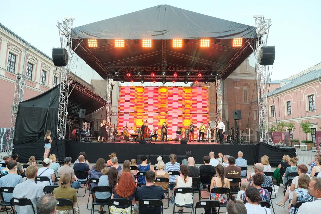  Orkiestra Jarmarku Jagiellońskiego, Kapela Maliszów,  koncert re:tradycja z Reni Jusis (zdjęcie 1) - Autor: Maciej Kaczanowski