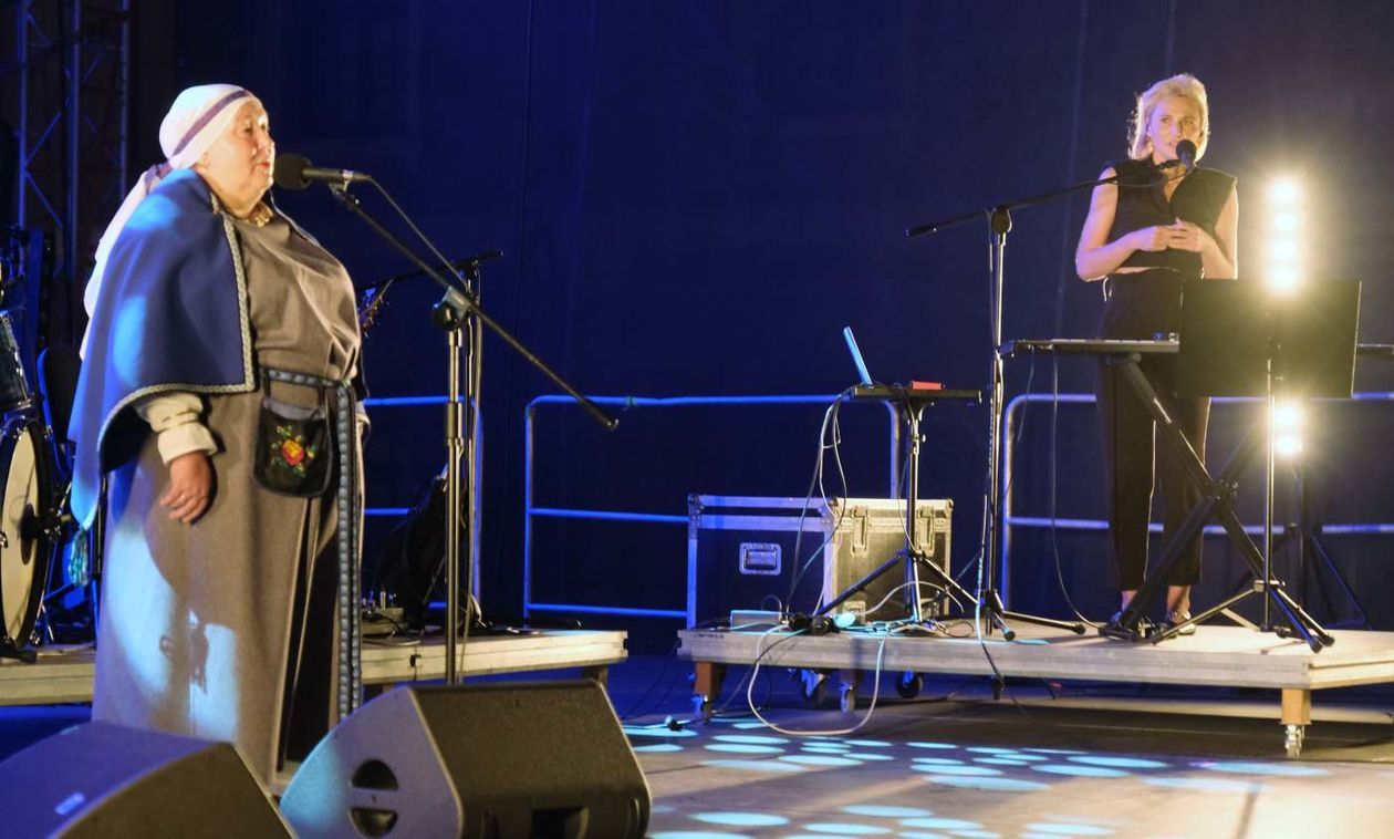  Orkiestra Jarmarku Jagiellońskiego, Kapela Maliszów,  koncert re:tradycja z Reni Jusis (zdjęcie 1) - Autor: Maciej Kaczanowski