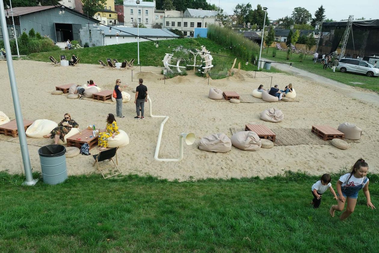  W Browarze Perła rozpoczął się Festiwal Ogrodów i Przestrzeni Publicznej pt. In Garden (zdjęcie 1) - Autor: Maciej Kaczanowski