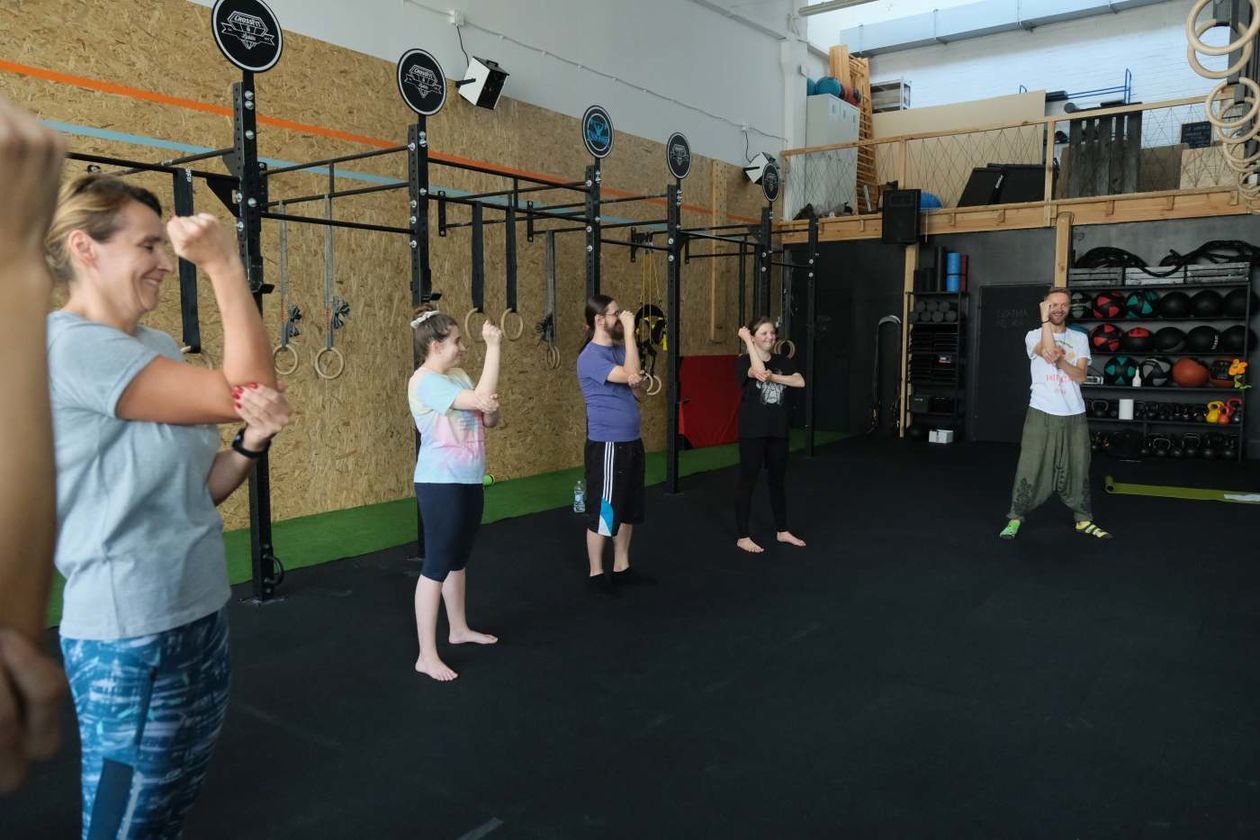  Joga Śmiechu w klubie CrossFit Lublin (zdjęcie 1) - Autor: Maciej Kaczanowski