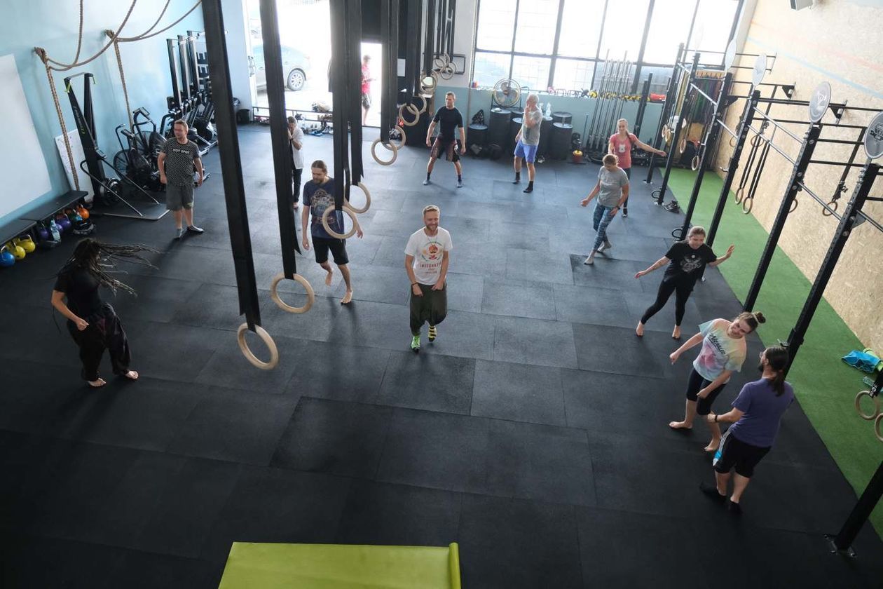  Joga Śmiechu w klubie CrossFit Lublin (zdjęcie 1) - Autor: Maciej Kaczanowski