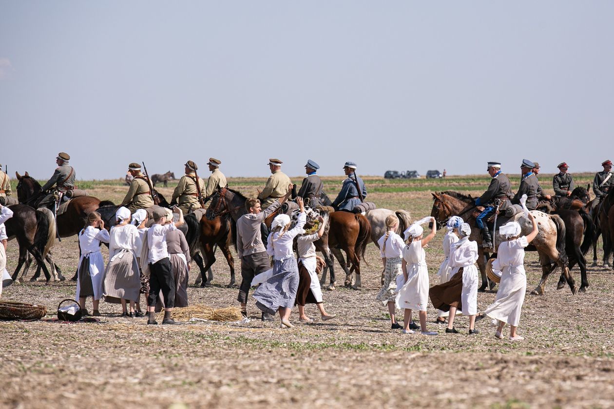  Bitwa pod Komarowem 2020. Rekonstrukcja historyczna (zdjęcie 1) - Autor: Kazimierz Chmiel