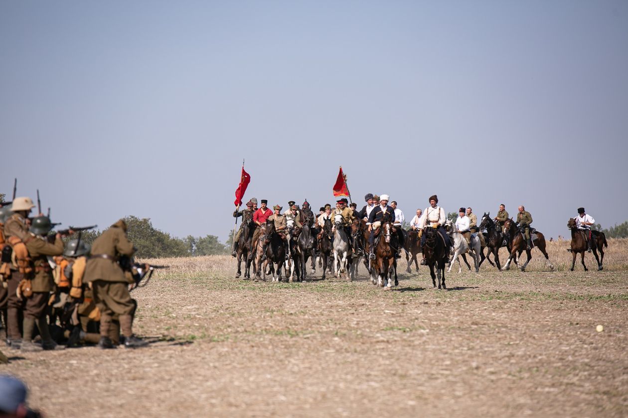  Bitwa pod Komarowem 2020. Rekonstrukcja historyczna (zdjęcie 1) - Autor: Kazimierz Chmiel