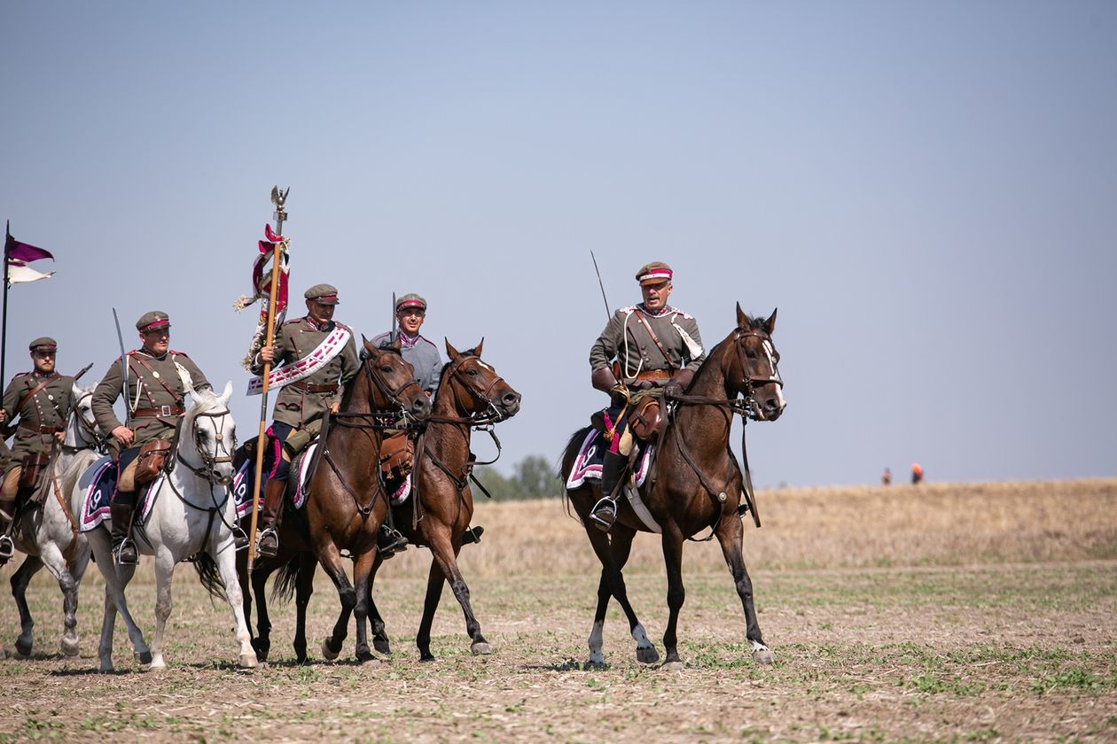  Bitwa pod Komarowem 2020. Rekonstrukcja historyczna (zdjęcie 1) - Autor: Kazimierz Chmiel