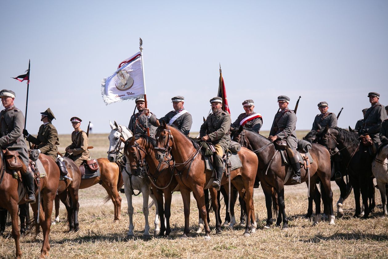  Bitwa pod Komarowem 2020. Rekonstrukcja historyczna (zdjęcie 1) - Autor: Kazimierz Chmiel