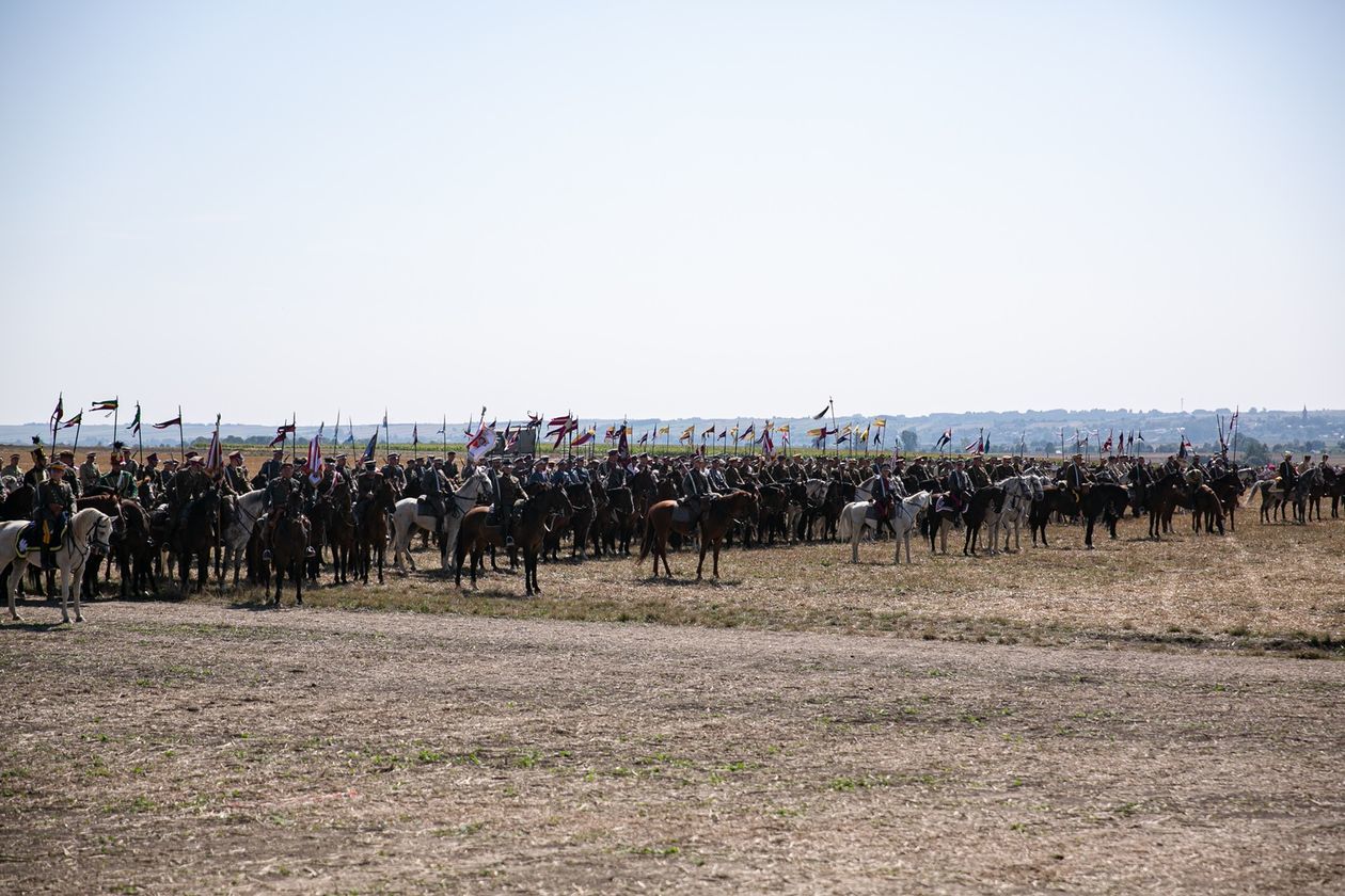  Bitwa pod Komarowem 2020. Rekonstrukcja historyczna (zdjęcie 1) - Autor: Kazimierz Chmiel