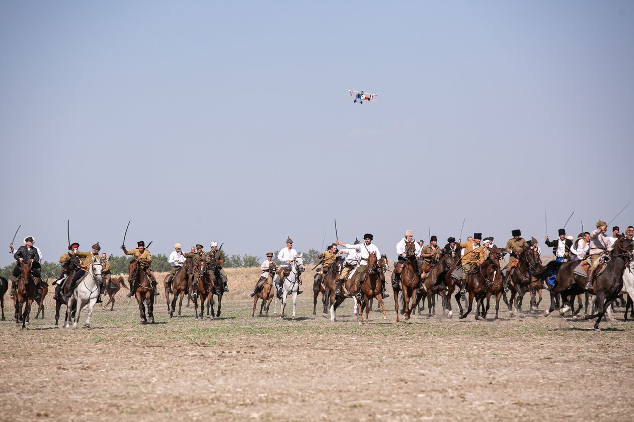  Bitwa pod Komarowem 2020. Rekonstrukcja historyczna (zdjęcie 1) - Autor: Kazimierz Chmiel