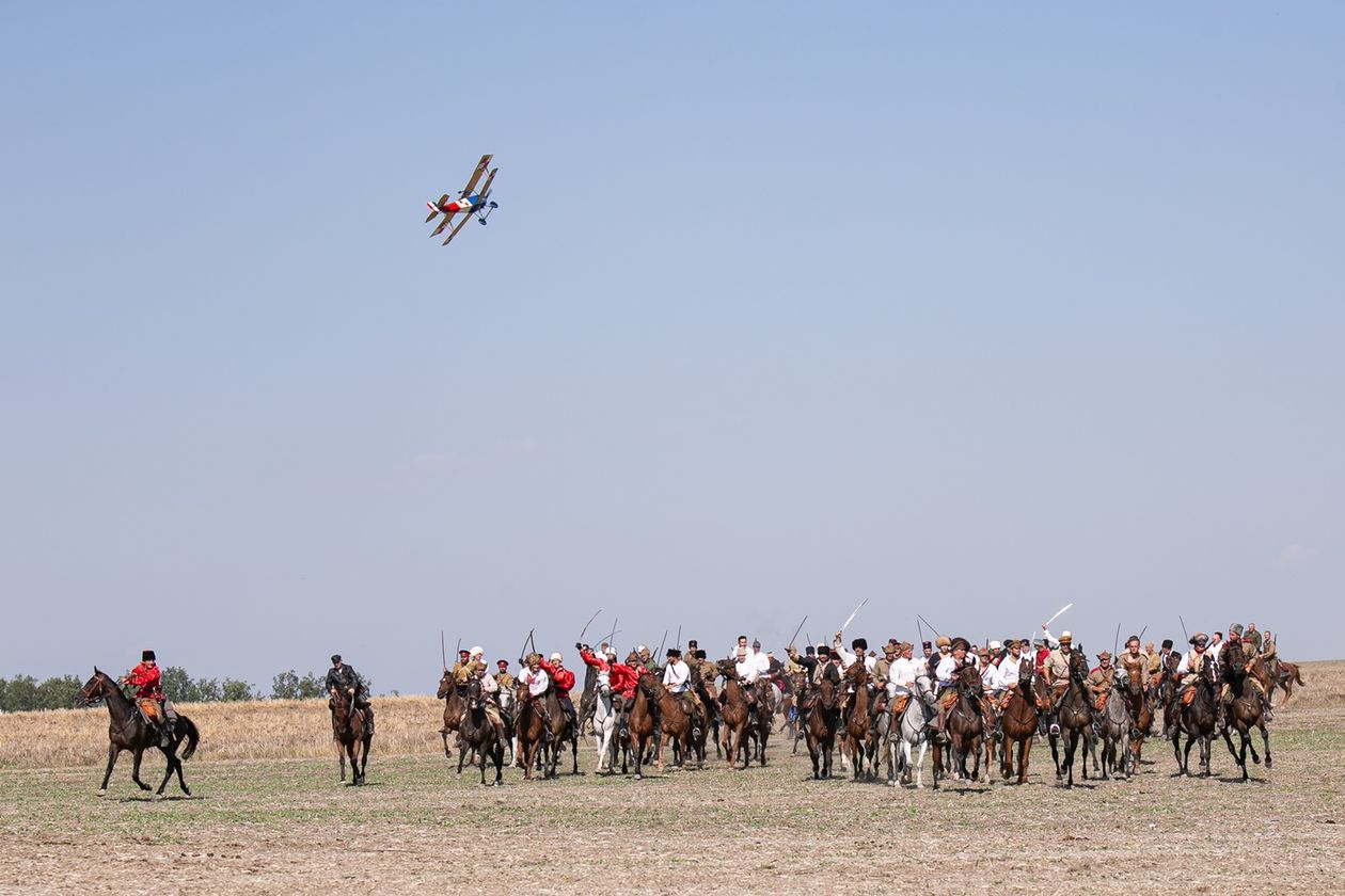  Bitwa pod Komarowem 2020. Rekonstrukcja historyczna (zdjęcie 1) - Autor: Kazimierz Chmiel