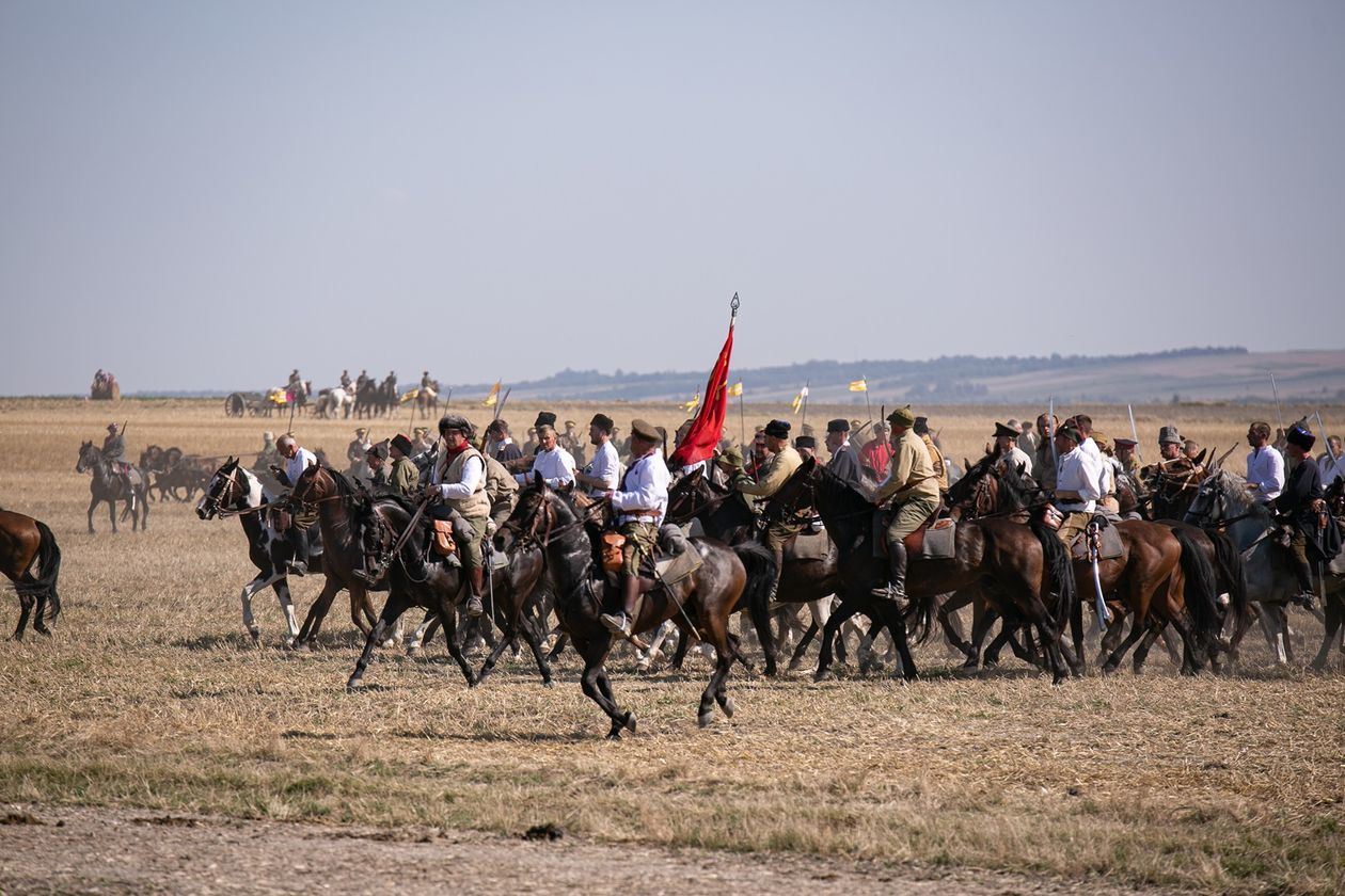  Bitwa pod Komarowem 2020. Rekonstrukcja historyczna (zdjęcie 1) - Autor: Kazimierz Chmiel