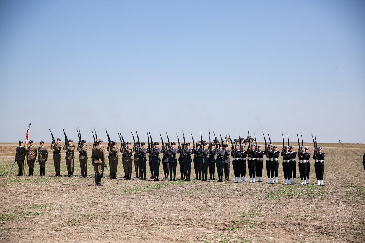  Bitwa pod Komarowem 2020. Rekonstrukcja historyczna (zdjęcie 1) - Autor: Kazimierz Chmiel