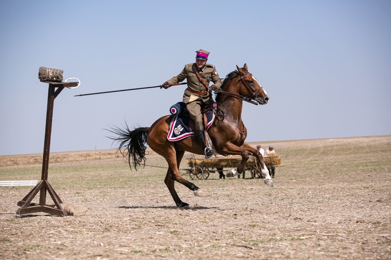  Bitwa pod Komarowem 2020. Rekonstrukcja historyczna (zdjęcie 1) - Autor: Kazimierz Chmiel