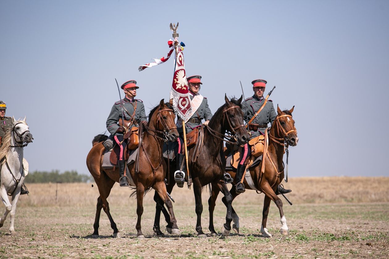  Bitwa pod Komarowem 2020. Rekonstrukcja historyczna (zdjęcie 1) - Autor: Kazimierz Chmiel