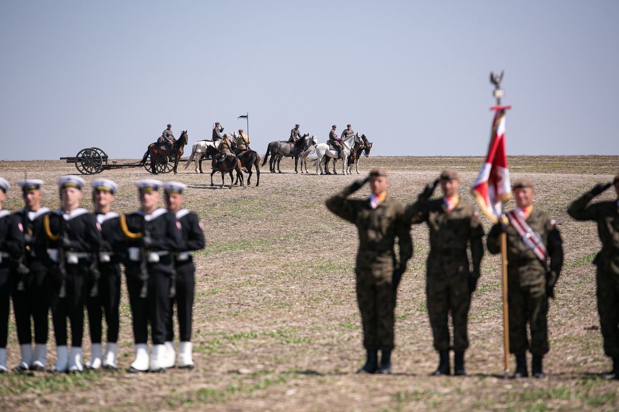  Bitwa pod Komarowem 2020. Rekonstrukcja historyczna (zdjęcie 1) - Autor: Kazimierz Chmiel