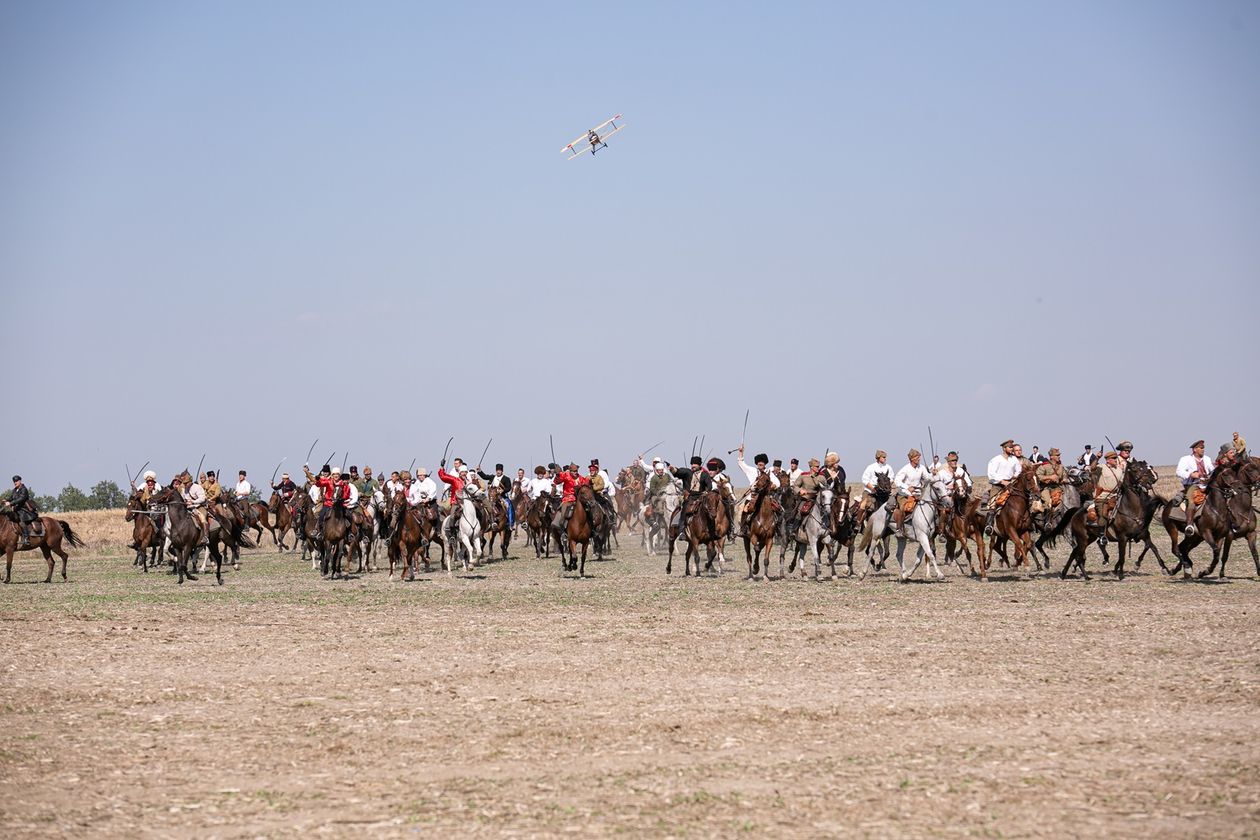  Bitwa pod Komarowem 2020. Rekonstrukcja historyczna (zdjęcie 1) - Autor: Kazimierz Chmiel