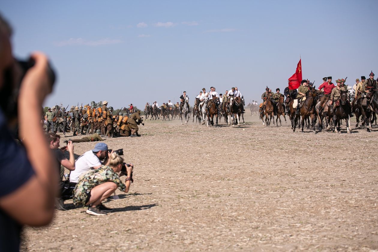  Bitwa pod Komarowem 2020. Rekonstrukcja historyczna (zdjęcie 1) - Autor: Kazimierz Chmiel