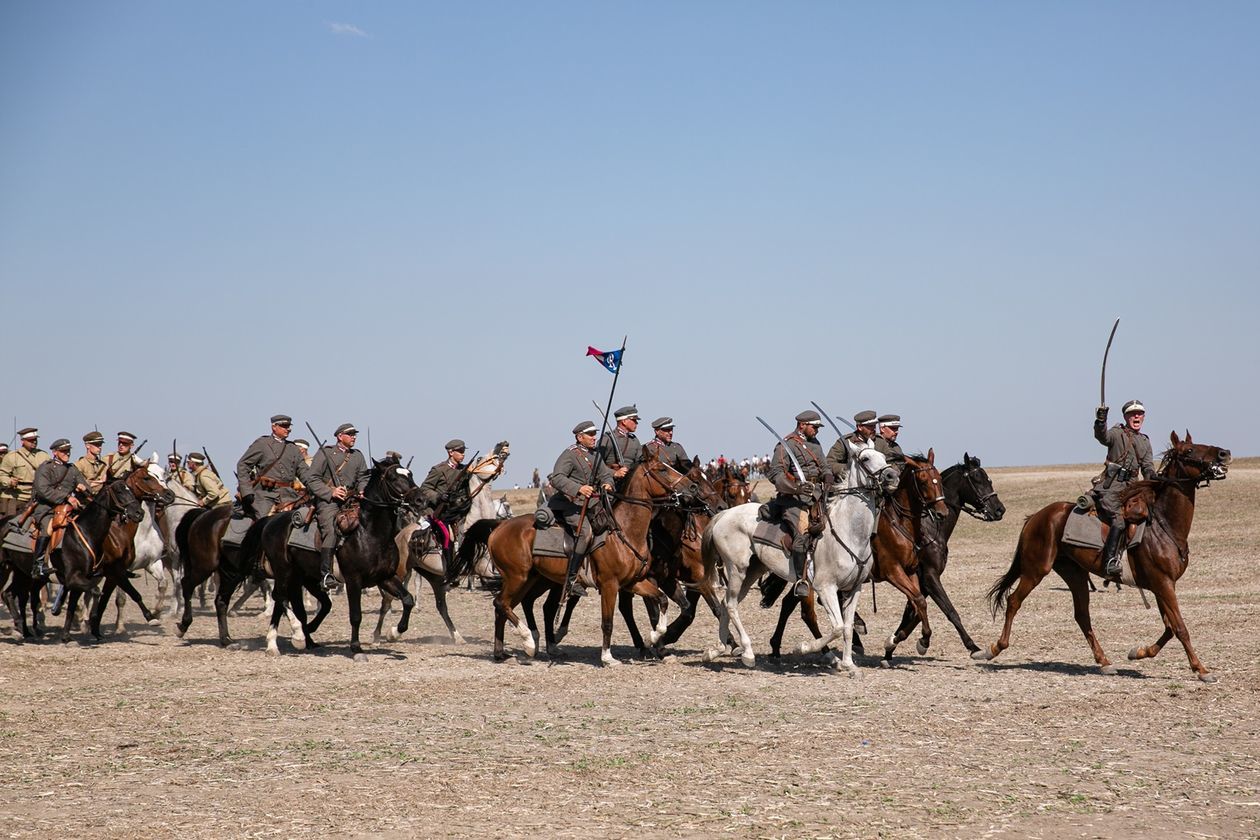  Bitwa pod Komarowem 2020. Rekonstrukcja historyczna (zdjęcie 1) - Autor: Kazimierz Chmiel