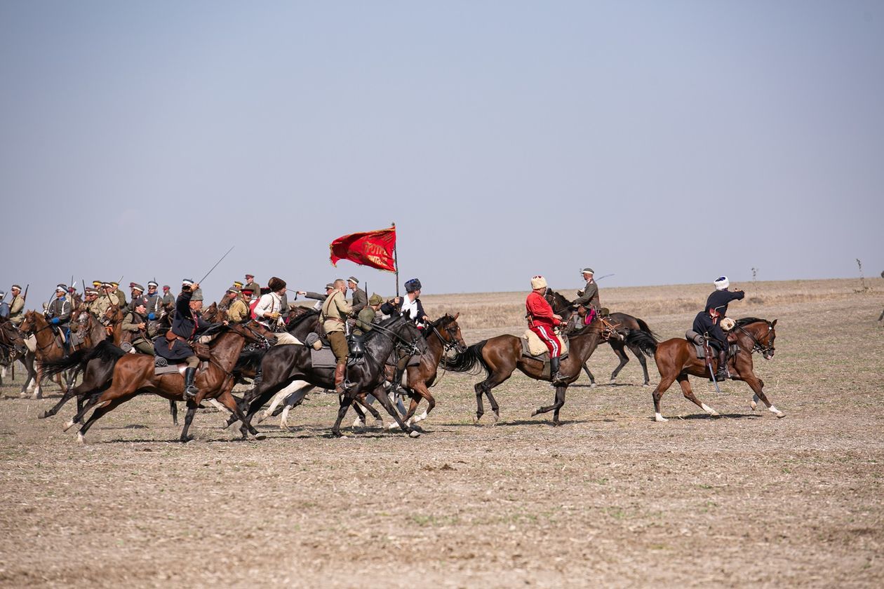  Bitwa pod Komarowem 2020. Rekonstrukcja historyczna (zdjęcie 1) - Autor: Kazimierz Chmiel