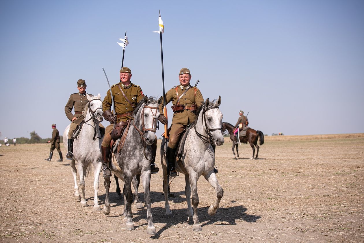  Bitwa pod Komarowem 2020. Rekonstrukcja historyczna (zdjęcie 1) - Autor: Kazimierz Chmiel