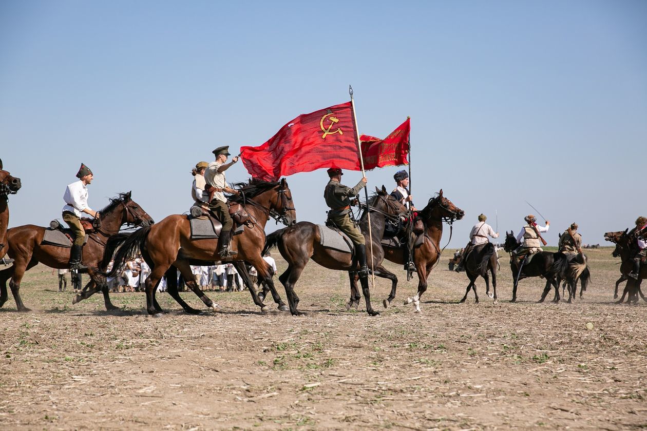  Bitwa pod Komarowem 2020. Rekonstrukcja historyczna (zdjęcie 1) - Autor: Kazimierz Chmiel