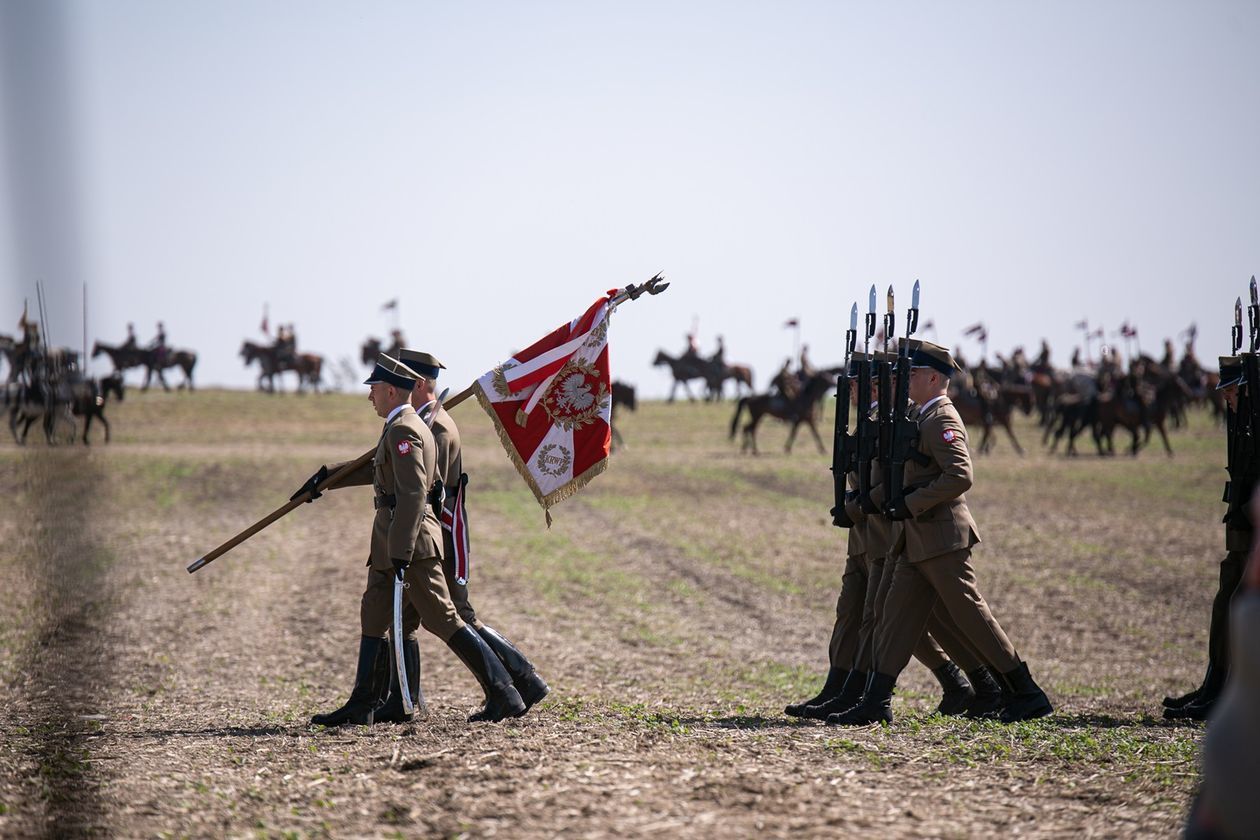  Bitwa pod Komarowem 2020. Rekonstrukcja historyczna (zdjęcie 1) - Autor: Kazimierz Chmiel