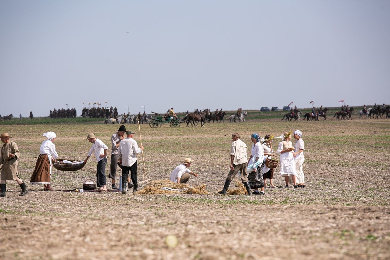  Bitwa pod Komarowem 2020. Rekonstrukcja historyczna (zdjęcie 1) - Autor: Kazimierz Chmiel