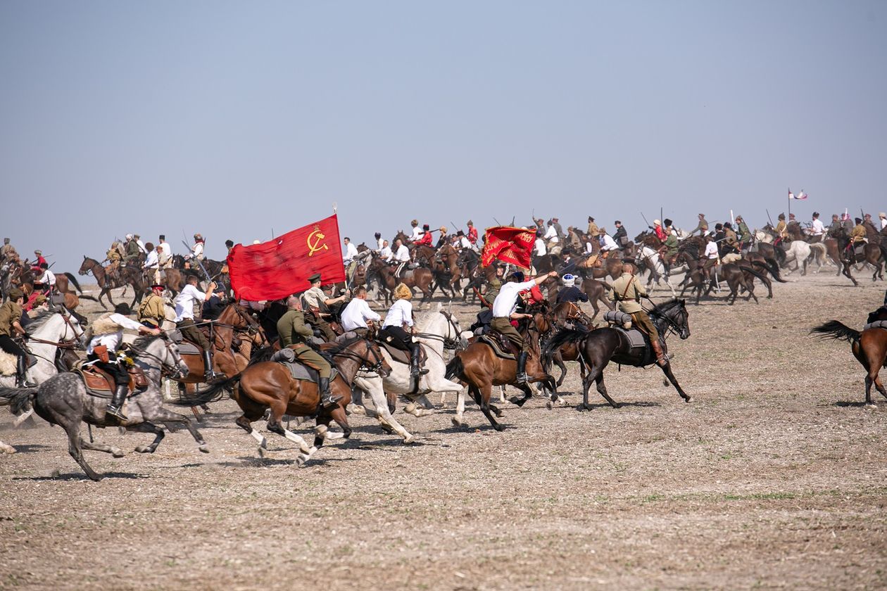  Bitwa pod Komarowem 2020. Rekonstrukcja historyczna (zdjęcie 1) - Autor: Kazimierz Chmiel