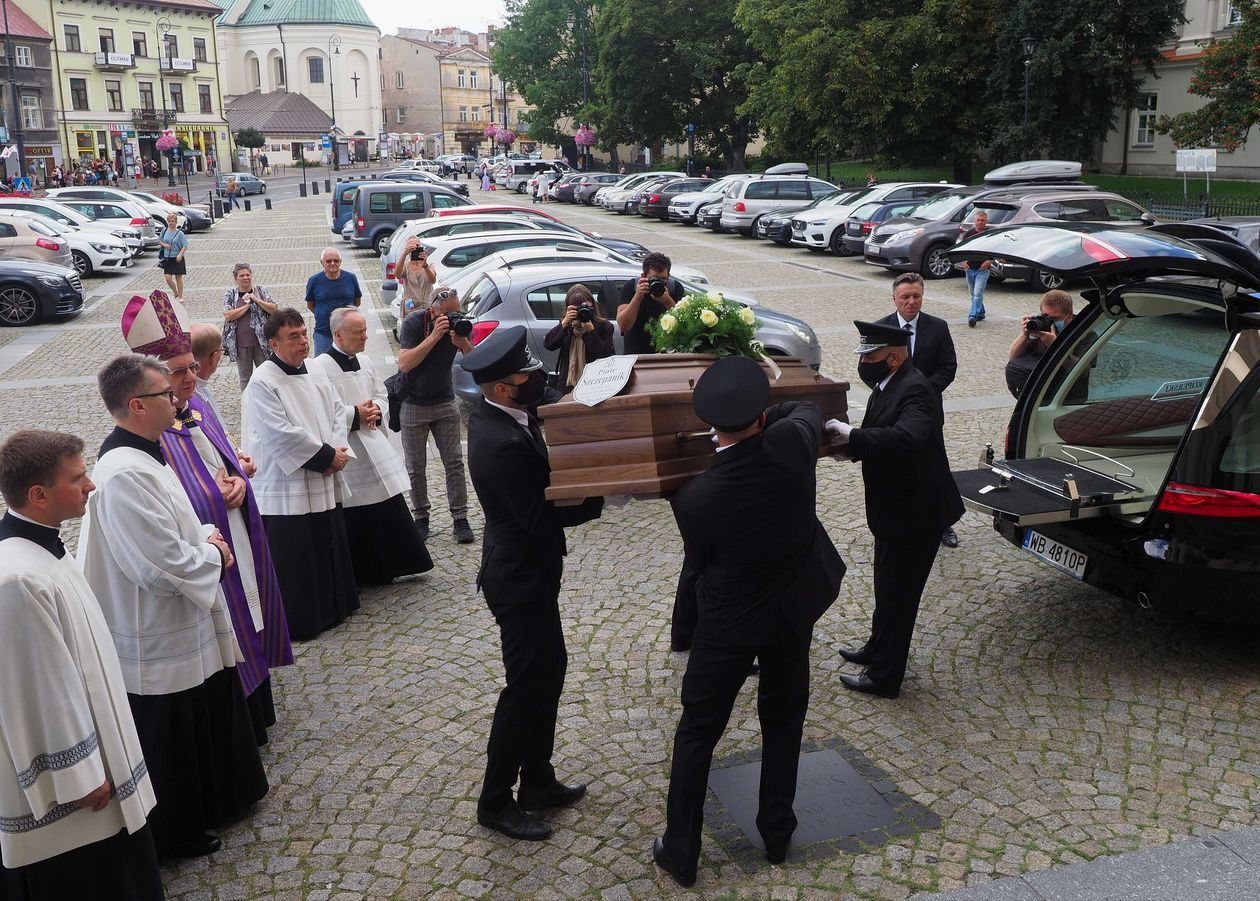  Nabożeństwo żałobne Piotra Szczepanika w lubelskiej archikatedrze (zdjęcie 1) - Autor: Iwona Burdzanowska