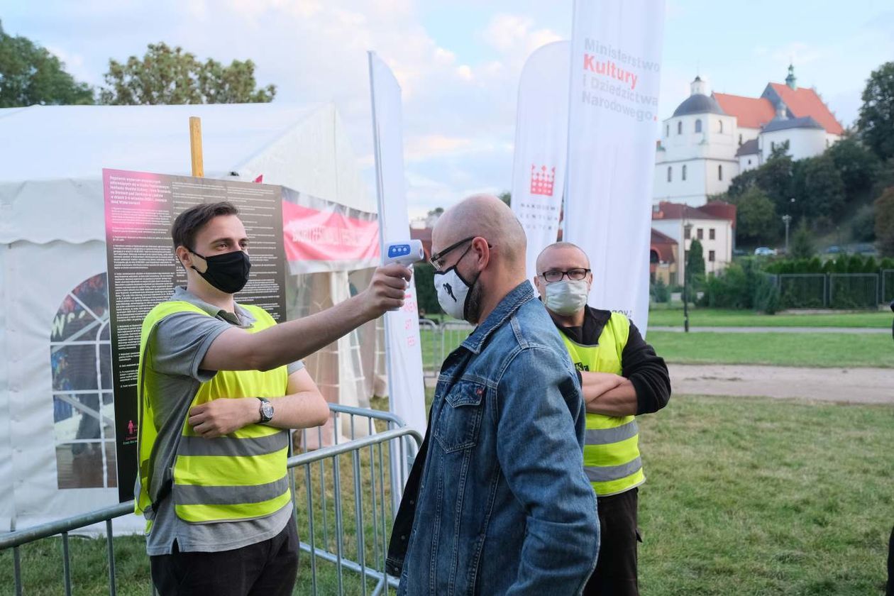  Wschód Kultury Inne Brzmienia dzień pierwszy: Hańba! na scenie (zdjęcie 1) - Autor: Maciej Kaczanowski