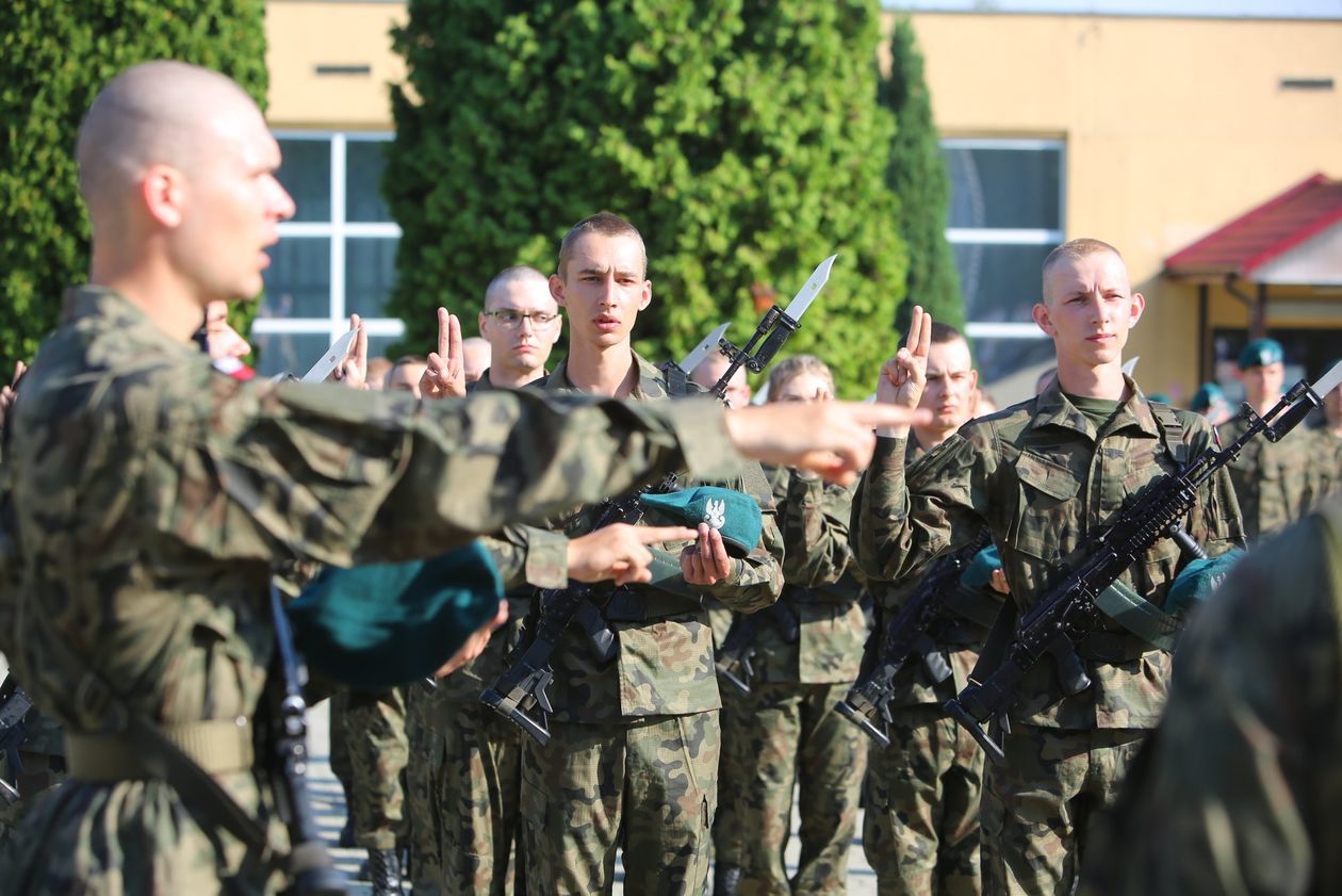  Przysięga wojskowa w 19. Lubelskiej Brygadzie Zmechanizowanej (zdjęcie 1) - Autor: Piotr Michalski