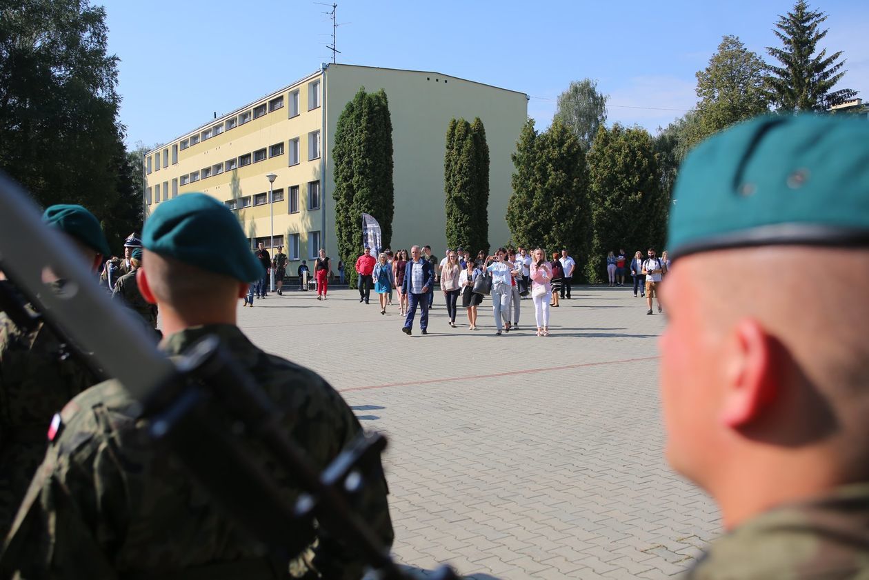  Przysięga wojskowa w 19. Lubelskiej Brygadzie Zmechanizowanej (zdjęcie 1) - Autor: Piotr Michalski