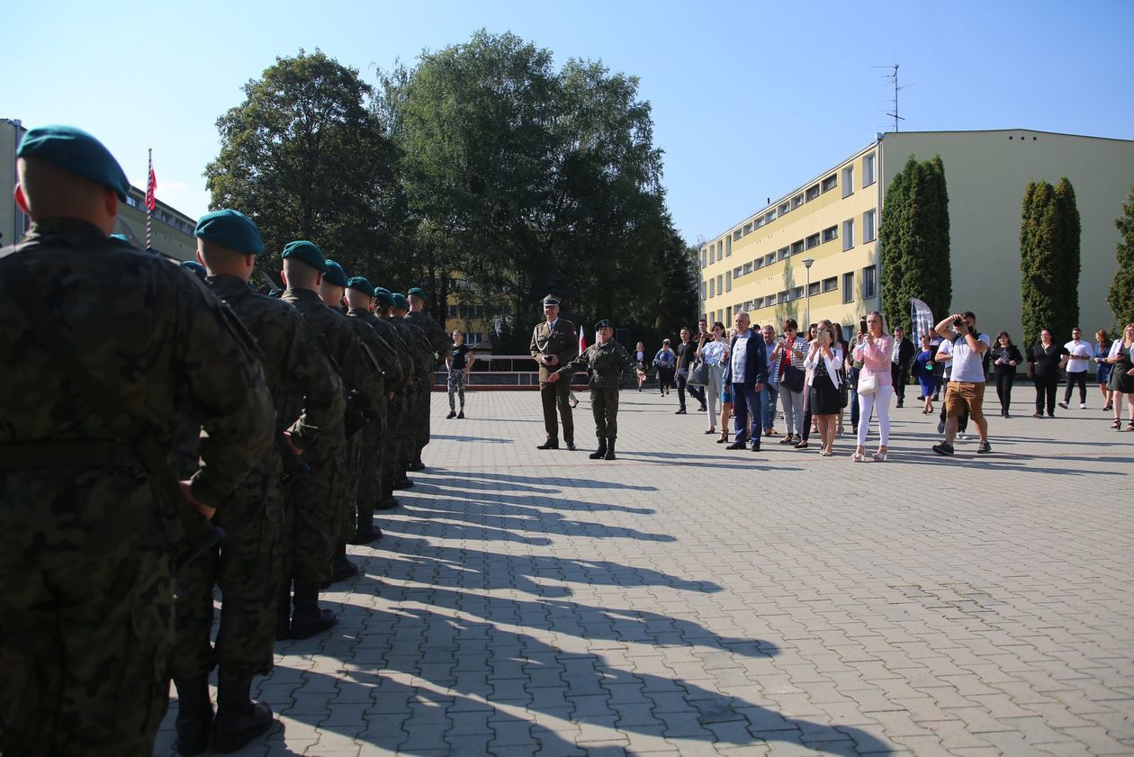  Przysięga wojskowa w 19. Lubelskiej Brygadzie Zmechanizowanej (zdjęcie 1) - Autor: Piotr Michalski