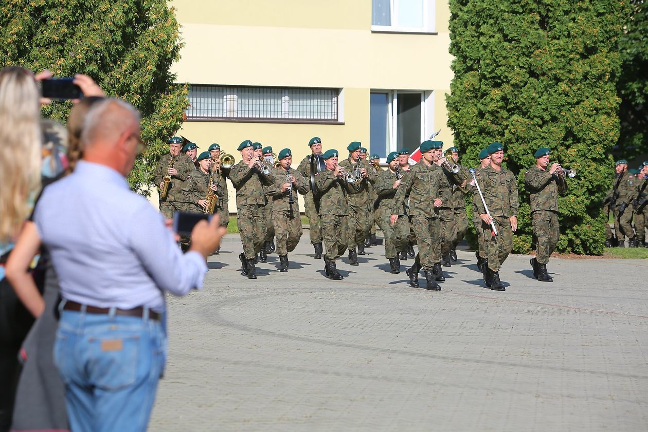  Przysięga wojskowa w 19. Lubelskiej Brygadzie Zmechanizowanej (zdjęcie 1) - Autor: Piotr Michalski