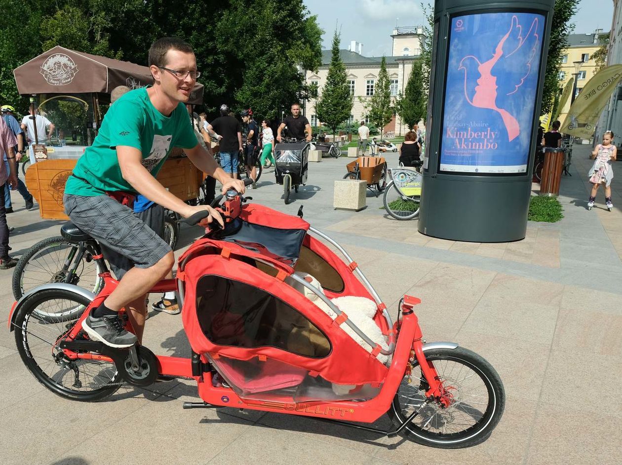  Pokaz rowerów cargo na placu Litewskim (zdjęcie 1) - Autor: Maciej Kaczanowski