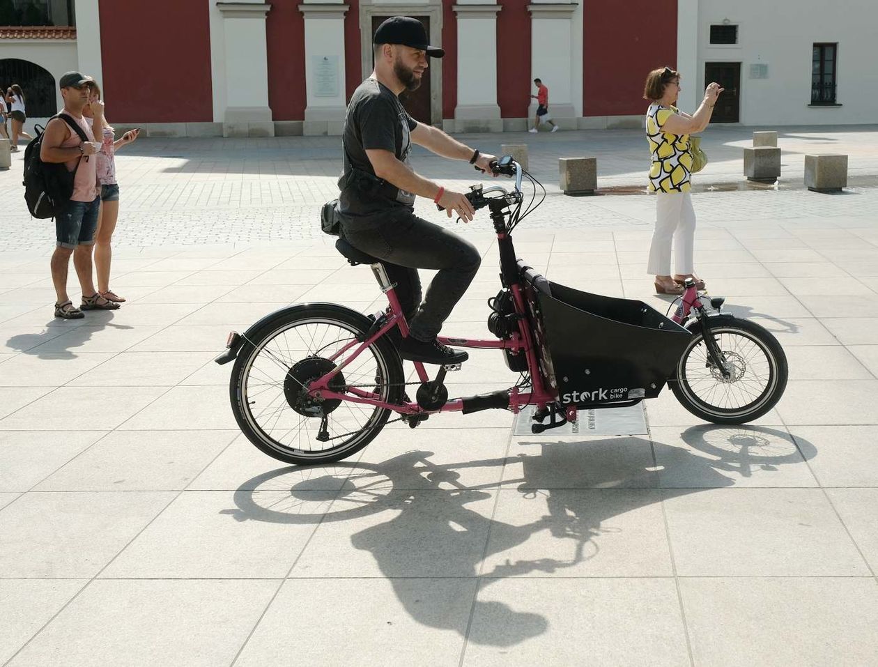  Pokaz rowerów cargo na placu Litewskim (zdjęcie 1) - Autor: Maciej Kaczanowski