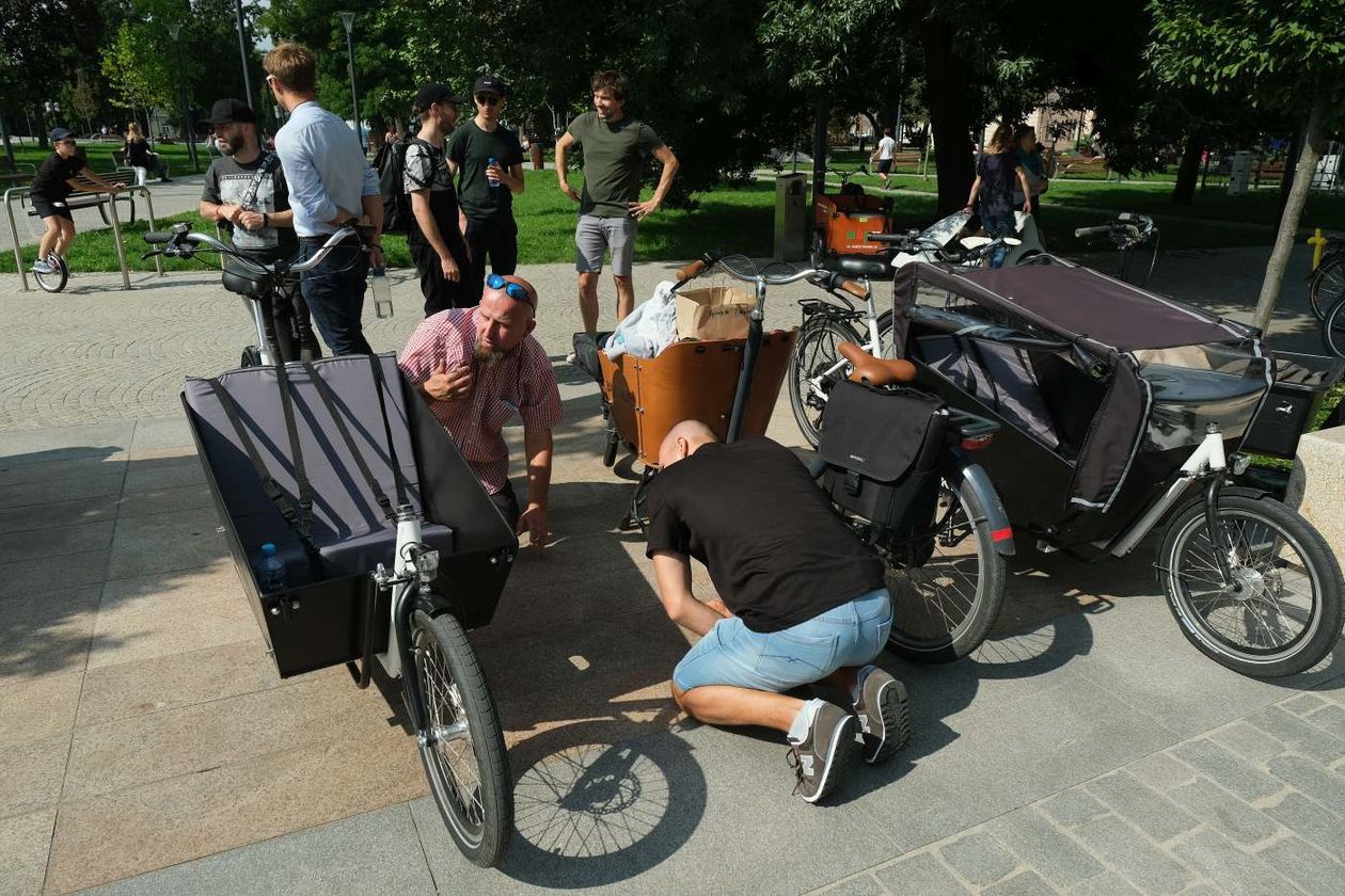  Pokaz rowerów cargo na placu Litewskim (zdjęcie 1) - Autor: Maciej Kaczanowski