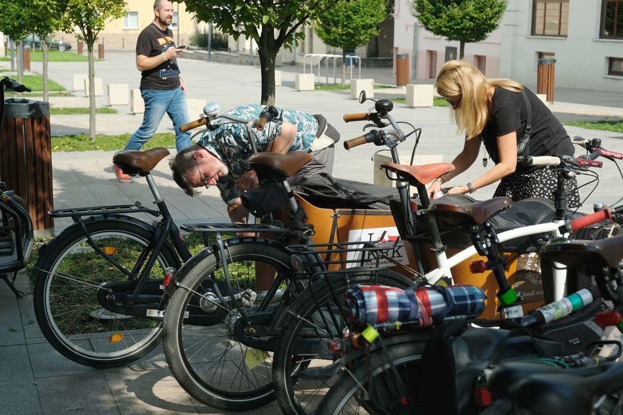  Pokaz rowerów cargo na placu Litewskim (zdjęcie 1) - Autor: Maciej Kaczanowski