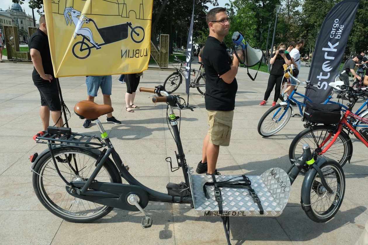  Pokaz rowerów cargo na placu Litewskim (zdjęcie 1) - Autor: Maciej Kaczanowski